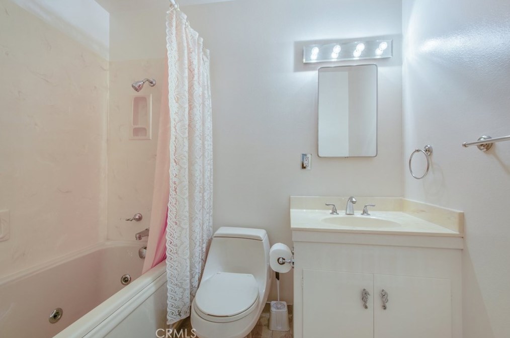 13210 Lisburn Pl, La Mirada CA  90638-1250 exterior