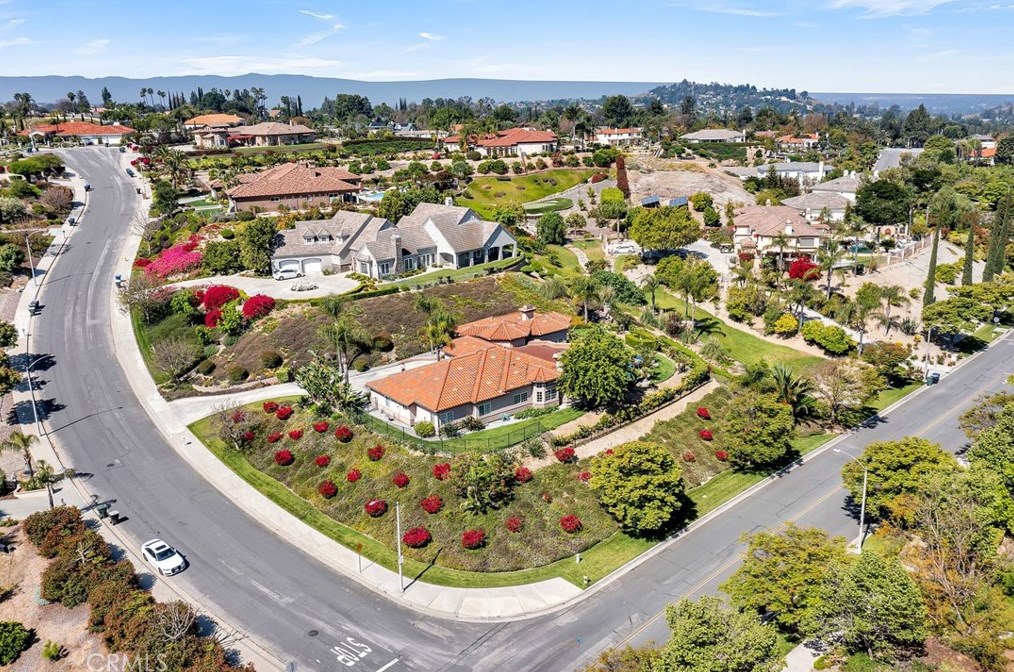 6111 Canyon Estates Ct, Riverside, CA 92506-4063