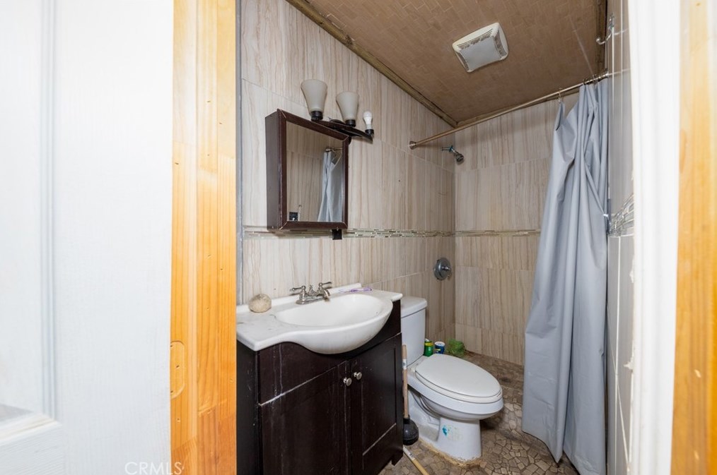 715 4th St, Pomona CA  91766-1531 exterior