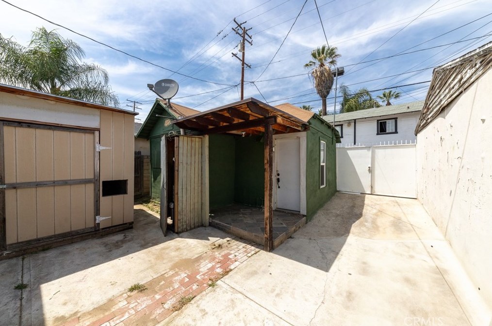 715 4th St, Pomona CA  91766-1531 exterior