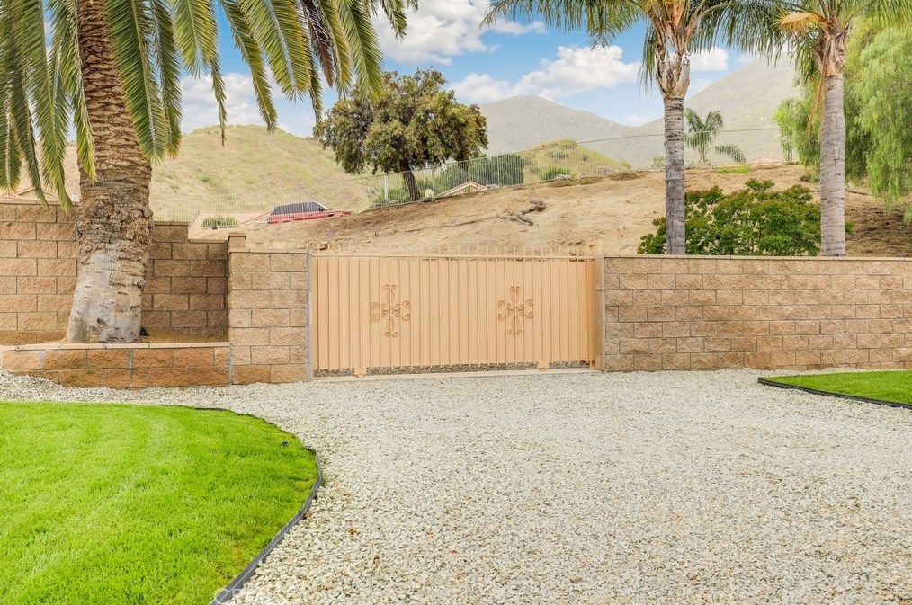 2275 Cordillera Ave, Colton, CA 92324-9523