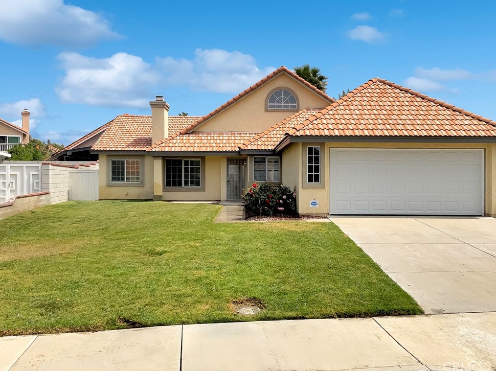 10057 Zinfandel Ln, Riverside CA  92509-2516 exterior