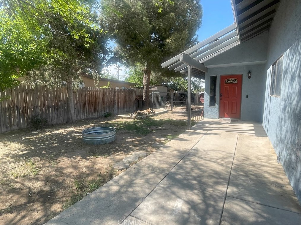 16086 Vine St, Hesperia, CA 92345-3159