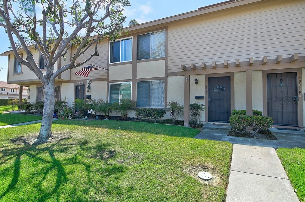 3001 Bradford Pl, Santa Ana, CA 92707-4035