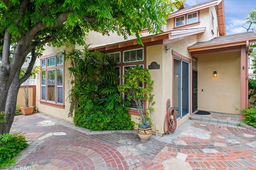 326 Honeysuckle Ln, Brea, CA 92821-5033
