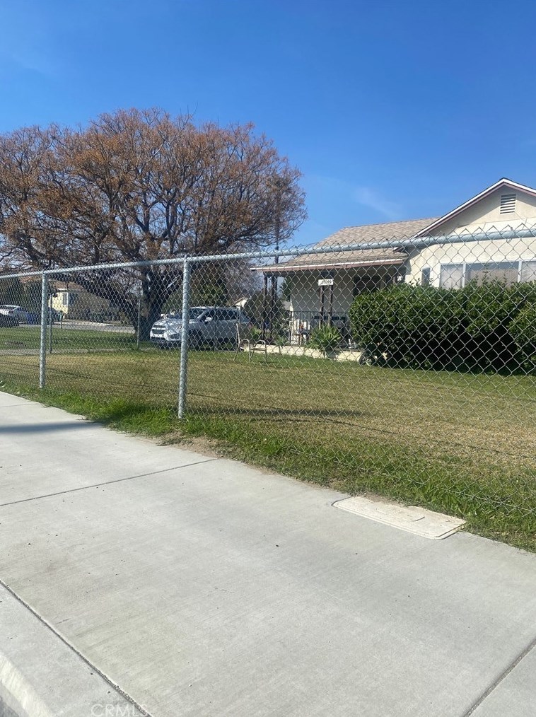 18044 Arrow Blvd, Fontana, CA 92335-4150