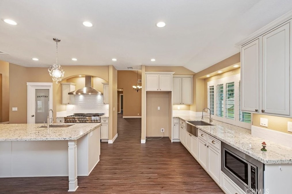 1382 Rimroad, Riverside CA  92506-5558 exterior