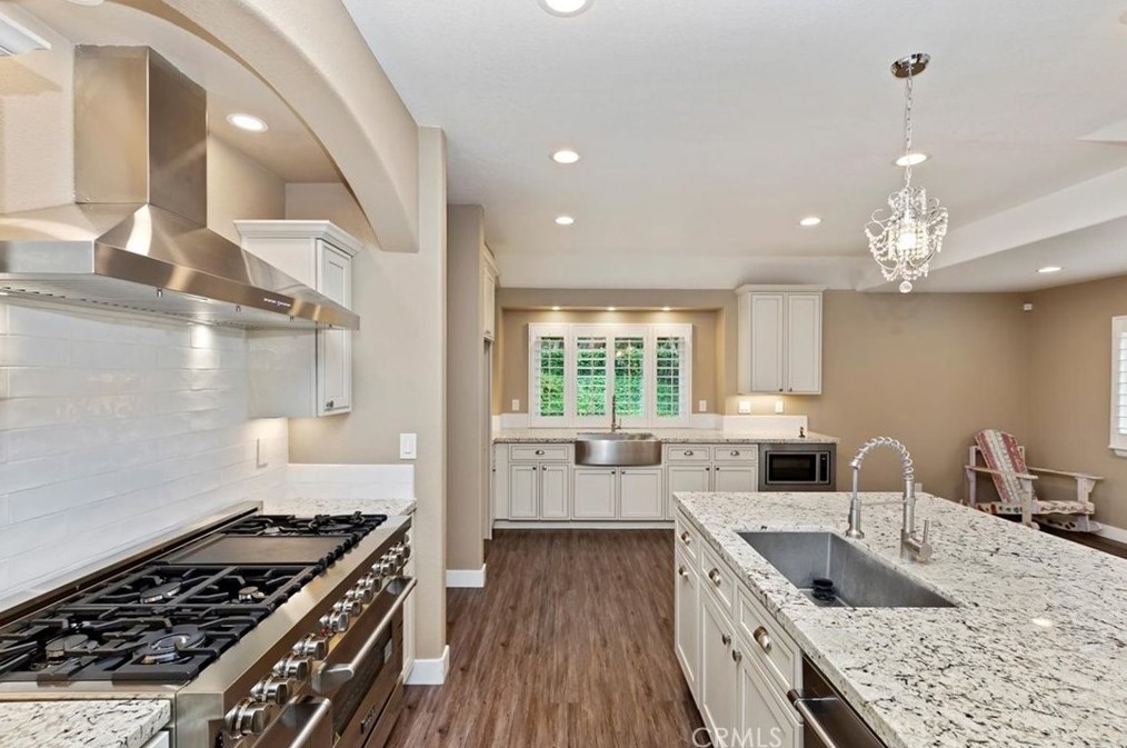 1382 Rimroad, Riverside CA  92506-5558 exterior