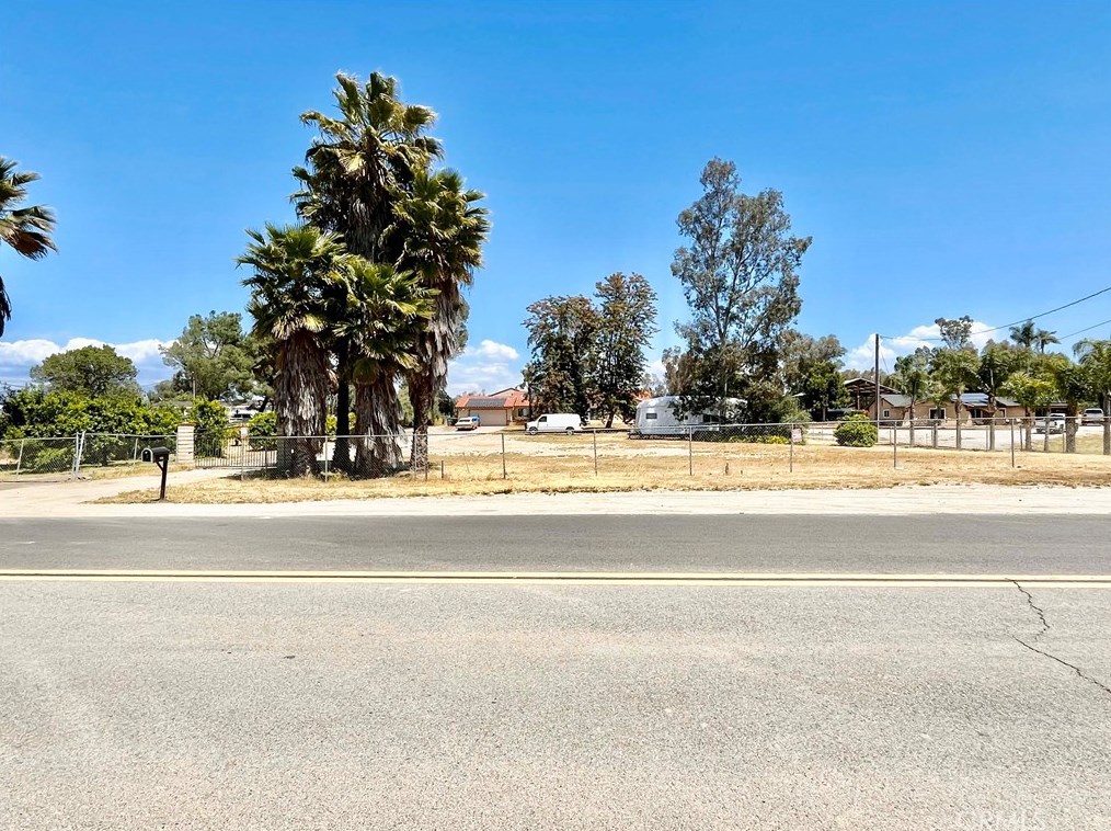 17610 Brown St, Perris, CA 92570-9417