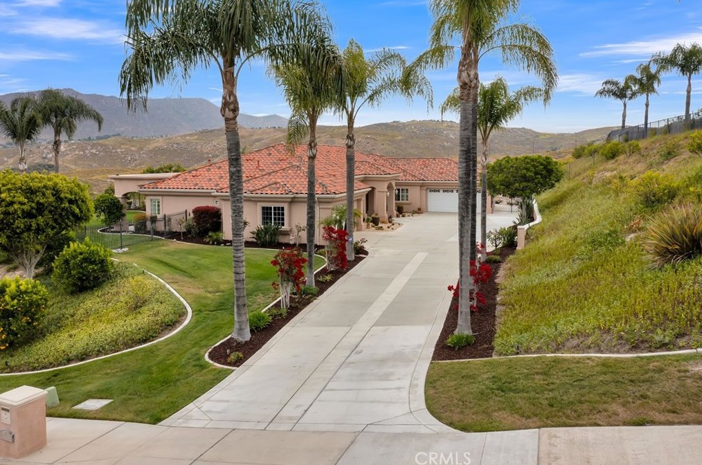 5976 Omega St, Riverside, CA 92506-4744