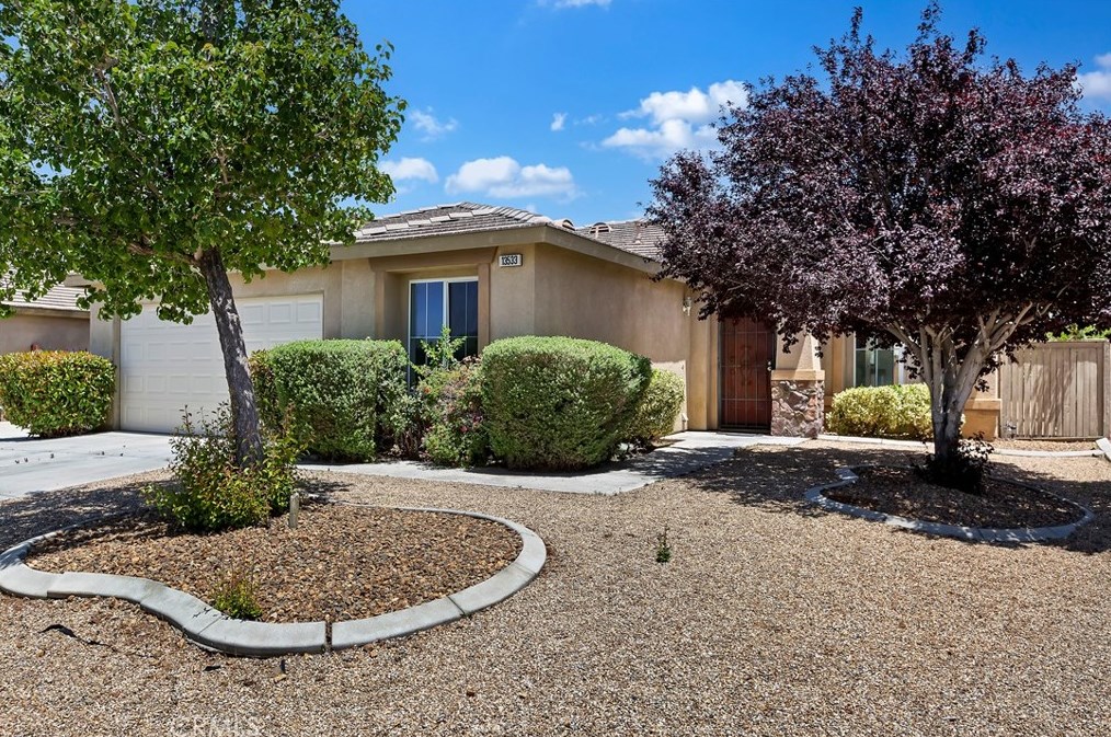 13533 Fox Point Rd, Victorville, CA 92392-5555
