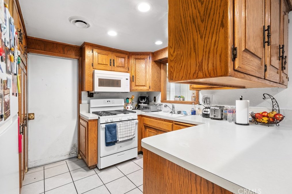 845 Imperial Ave, Ontario CA  91764-3623 exterior