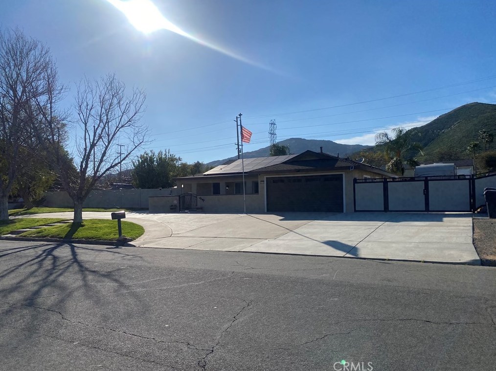 2175 Rorimer Dr, Riverside, CA 92509-1628