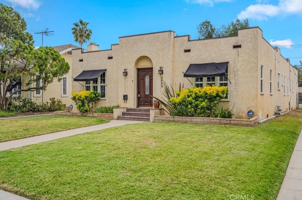 3992 Elmwood Ct, Riverside, CA 92506-1141