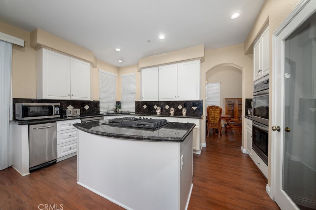 5481 Grand Prix Ct, Fontana, CA 92336-0179