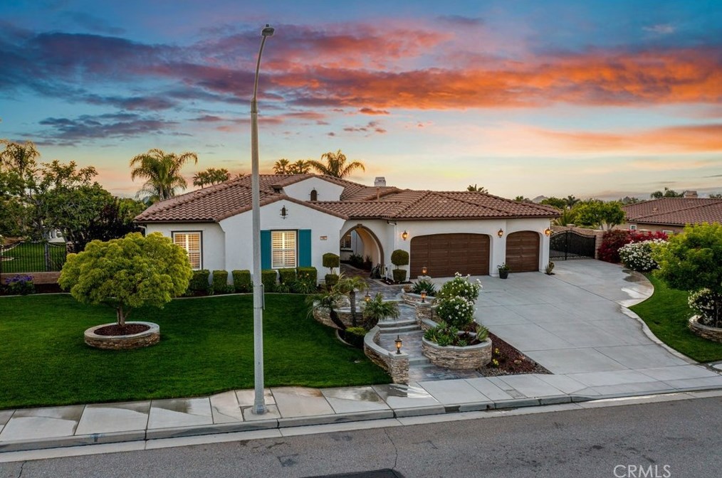 7967 Horizon View Dr, Riverside, CA 92506-7568