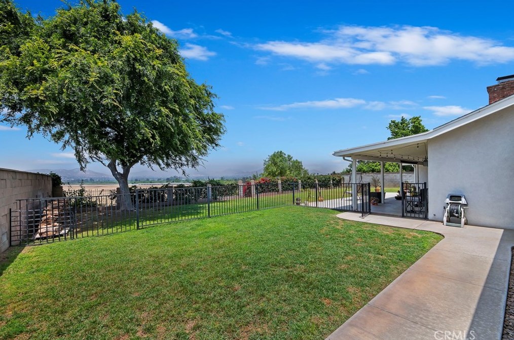 5445 Pinehurst Dr, Riverside CA  92504-1339 exterior