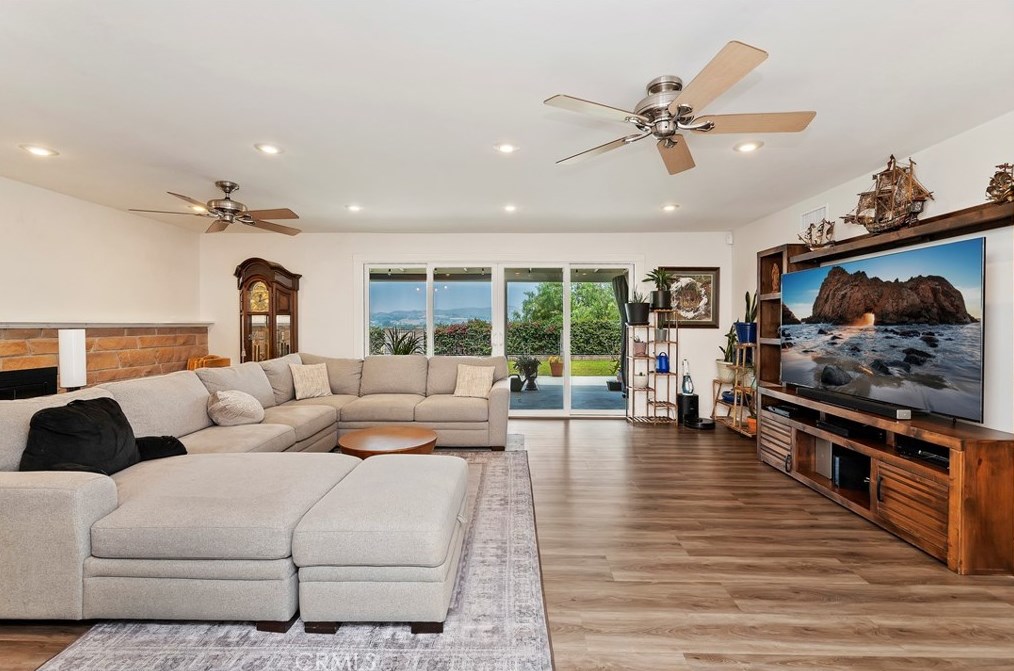 5445 Pinehurst Dr, Riverside CA  92504-1339 exterior