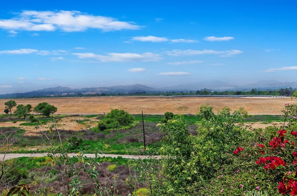 5445 Pinehurst Dr, Riverside CA  92504-1339 exterior