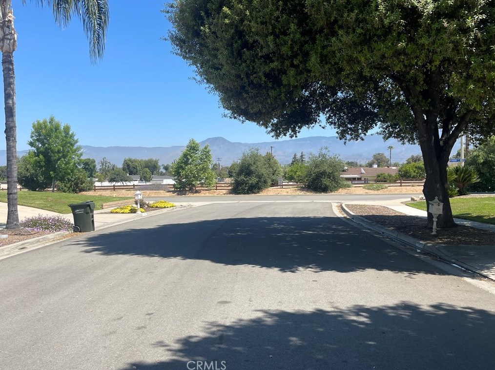1563 Powell Ln, Redlands, CA 92374-4180