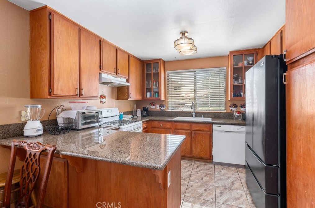 12472 Bridgewood Ln, Victorville CA  92395-8847 exterior