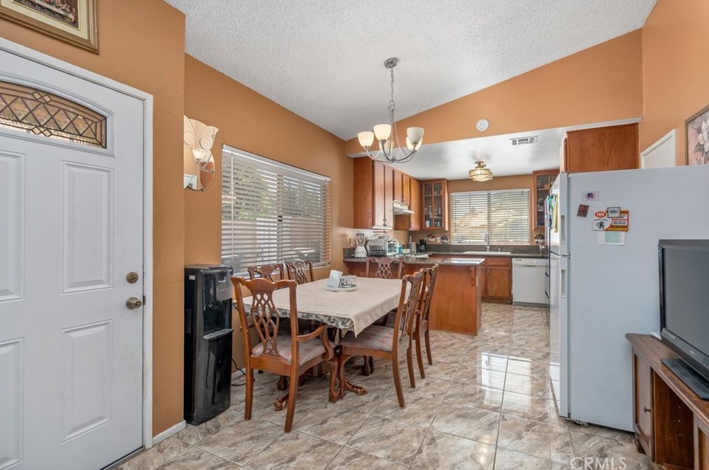 12472 Bridgewood Ln, Victorville CA  92395-8847 exterior