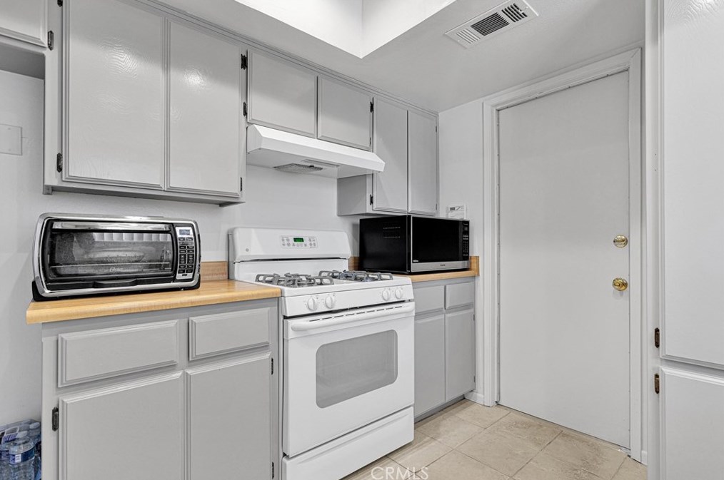 12950 El Rio Rd, Victorville CA  92392-9629 exterior