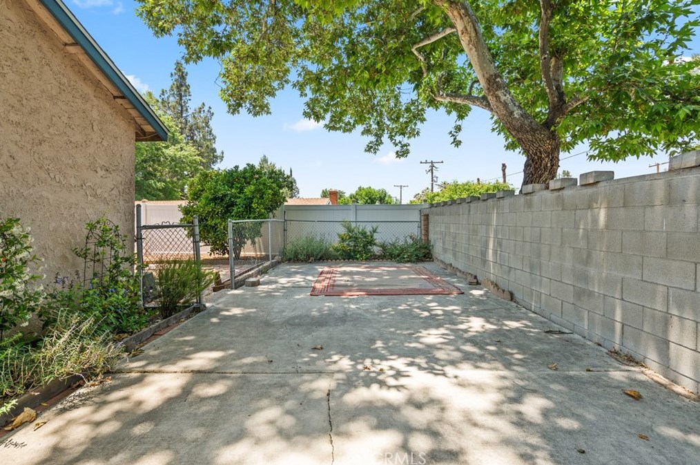 10 Ford St, Redlands CA  92374-6328 exterior