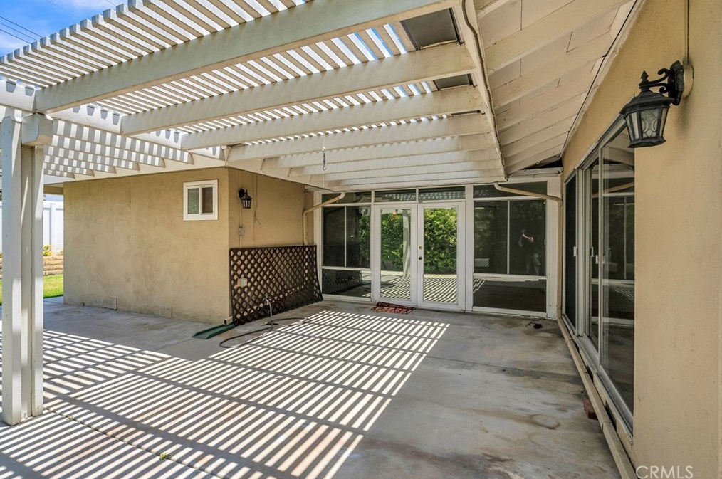 5035 Carlingford Ave, Riverside CA  92504-1311 exterior