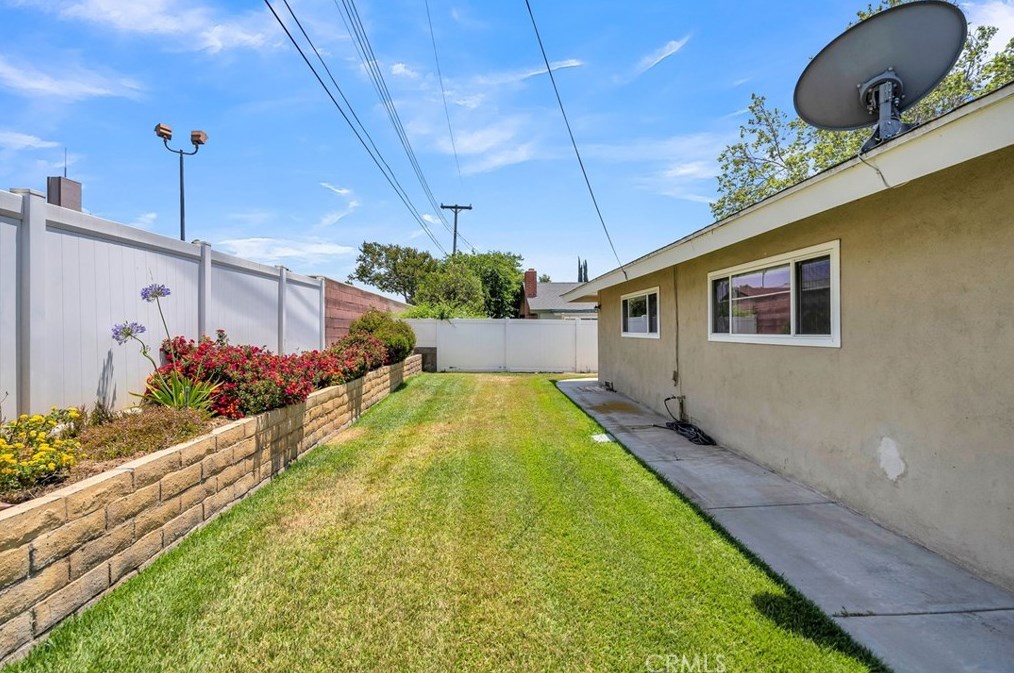5035 Carlingford Ave, Riverside CA  92504-1311 exterior