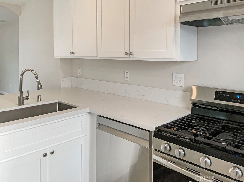 27150 13th St, Highland, CA 92346-3108