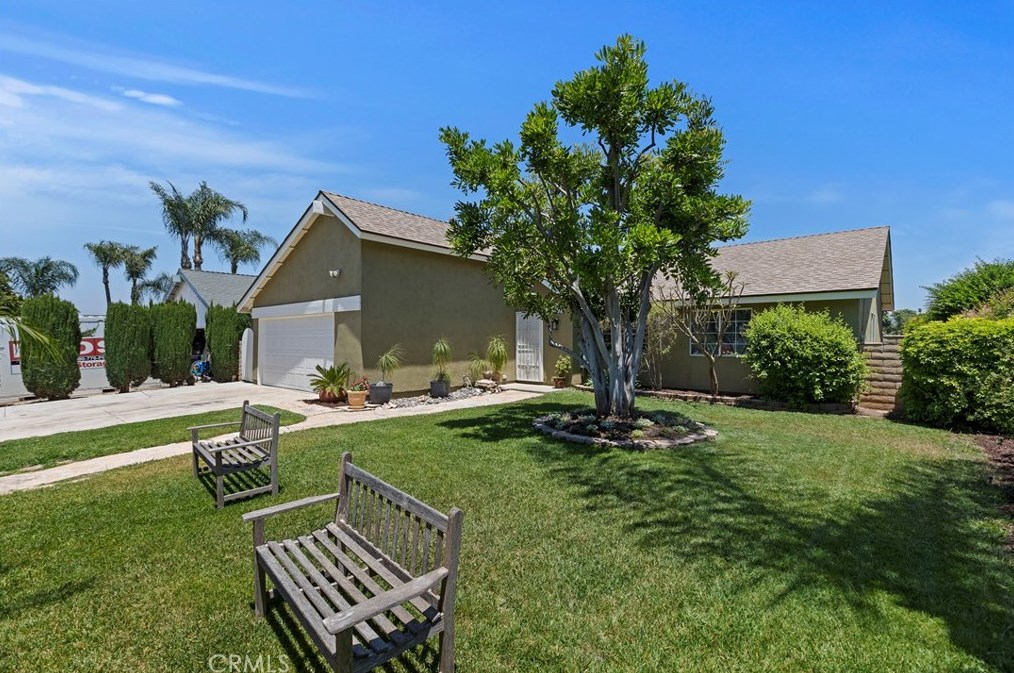 6920 Dorinda Dr, Riverside CA  92503-1145 exterior