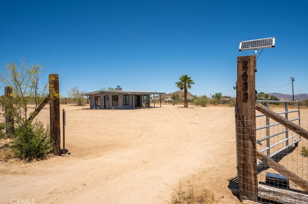 2633 Kickapoo Trl, Yucca Valley CA 92285-3419 exterior