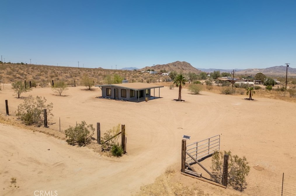2633 Kickapoo Trl, Yucca Valley CA 92285-3419 exterior