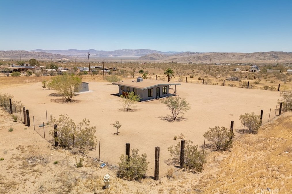 2633 Kickapoo Trl, Yucca Valley CA 92285-3419 exterior