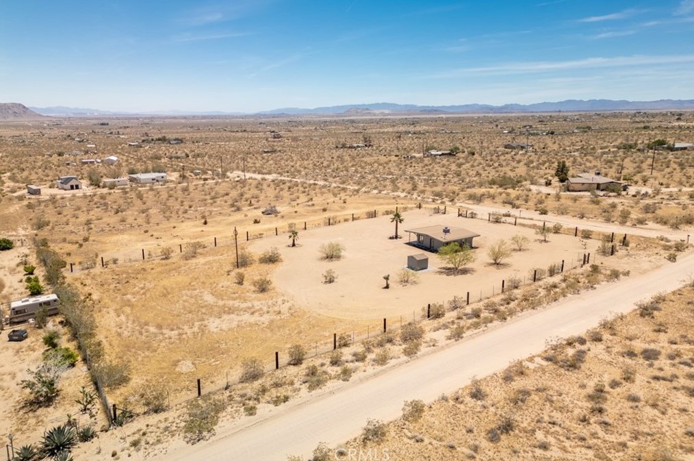 2633 Kickapoo Trl, Yucca Valley CA 92285-3419 exterior