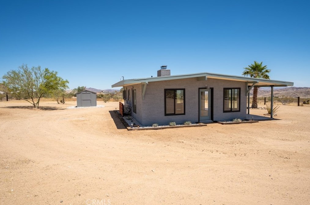 2633 Kickapoo Trl, Yucca Valley CA 92285-3419 exterior
