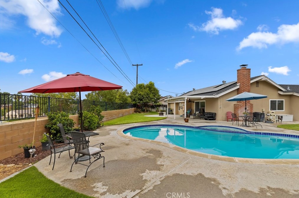 1478 Rosehill Dr, Riverside CA  92507-5988 exterior