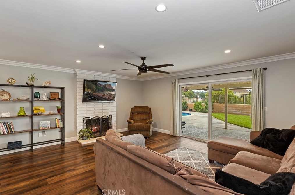 1478 Rosehill Dr, Riverside CA  92507-5988 exterior