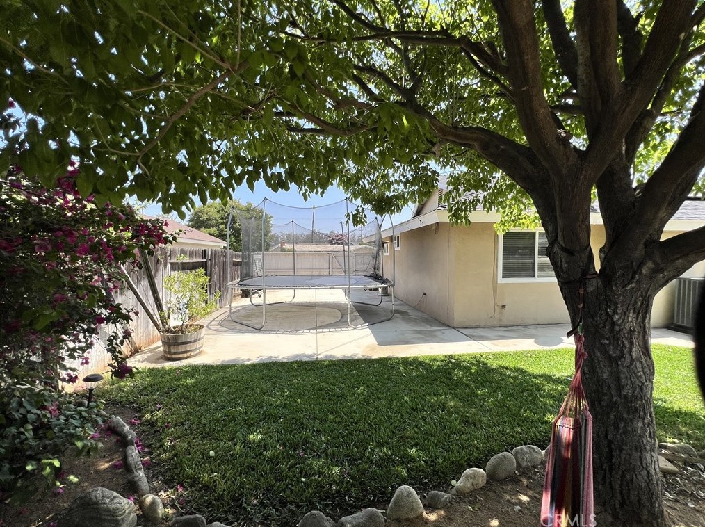 1478 Rosehill Dr, Riverside CA  92507-5988 exterior