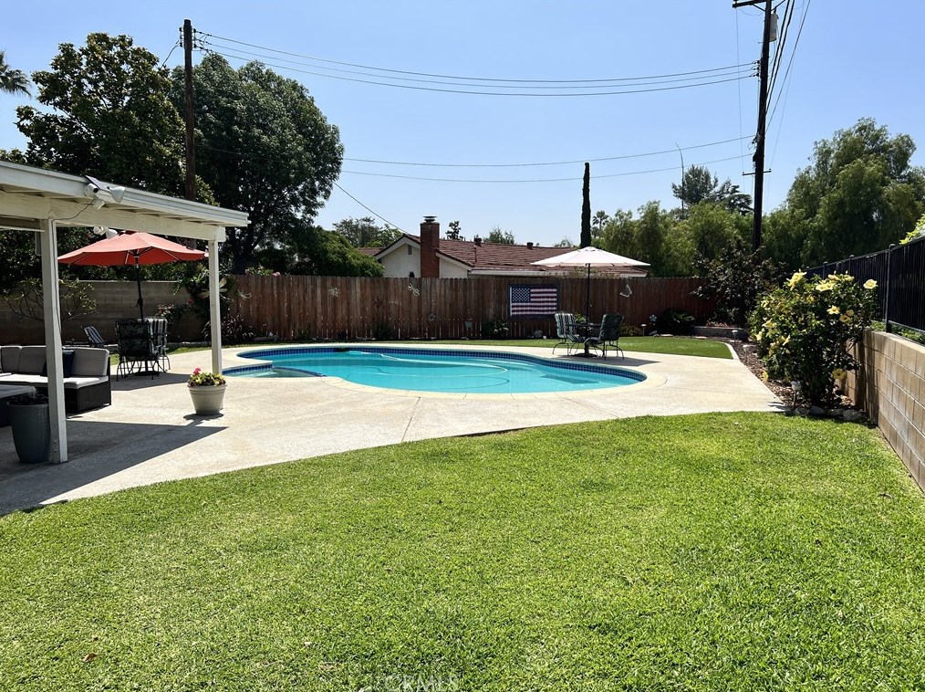 1478 Rosehill Dr, Riverside CA  92507-5988 exterior