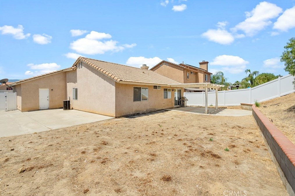31670 Willow View Pl, Lake Elsinore CA  92532-0401 exterior