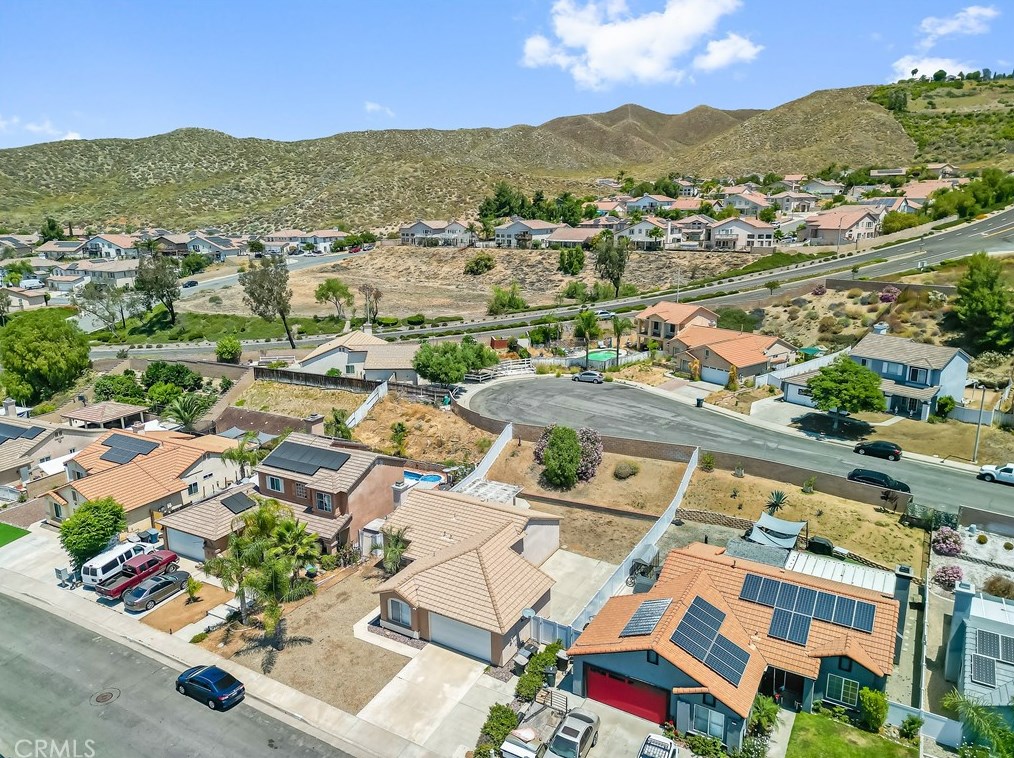 31670 Willow View Pl, Lake Elsinore CA  92532-0401 exterior