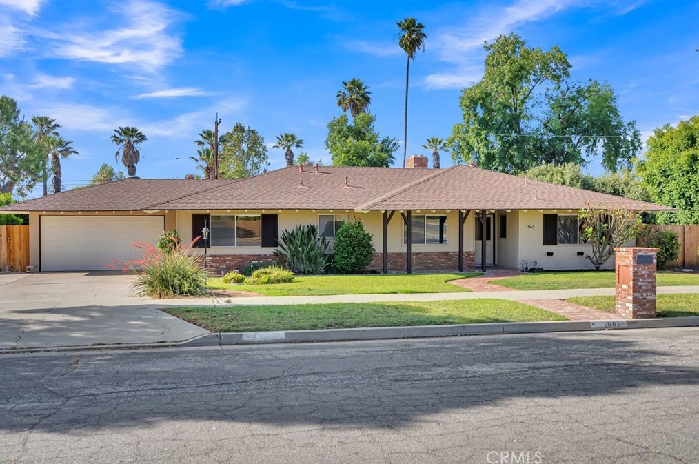 1961 Wetherly Way, Riverside CA 92506-3564 exterior