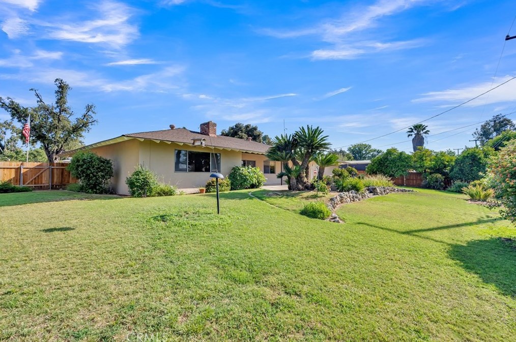 1961 Wetherly Way, Riverside CA 92506-3564 exterior