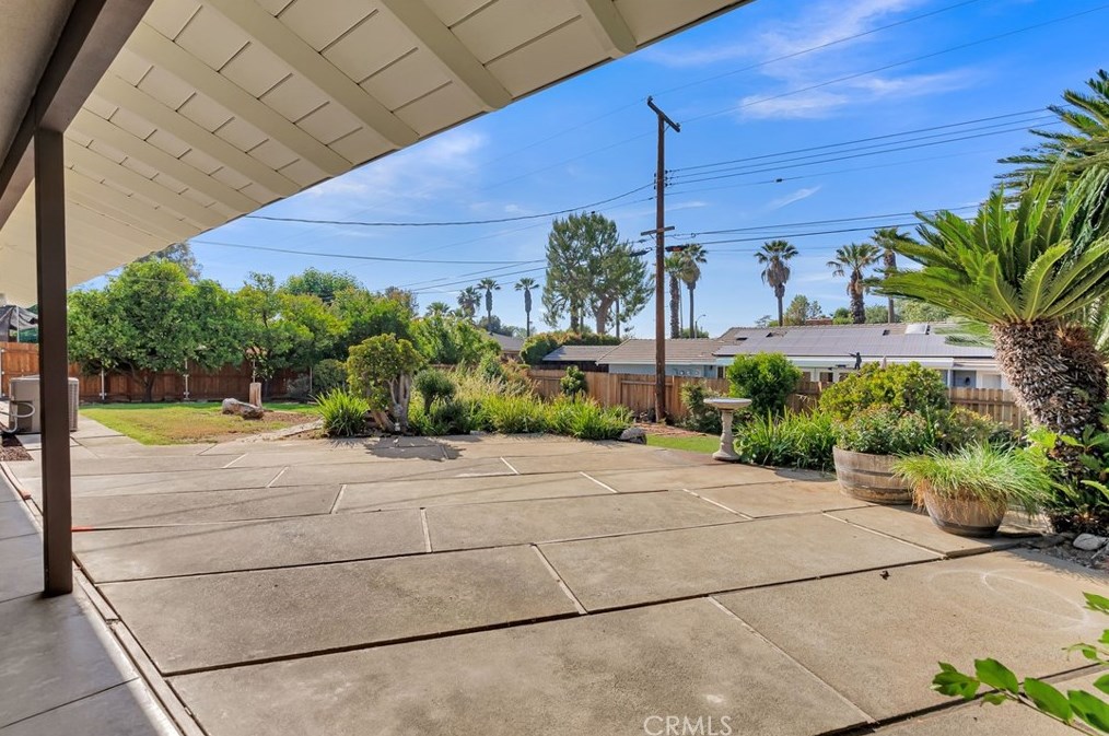 1961 Wetherly Way, Riverside CA 92506-3564 exterior