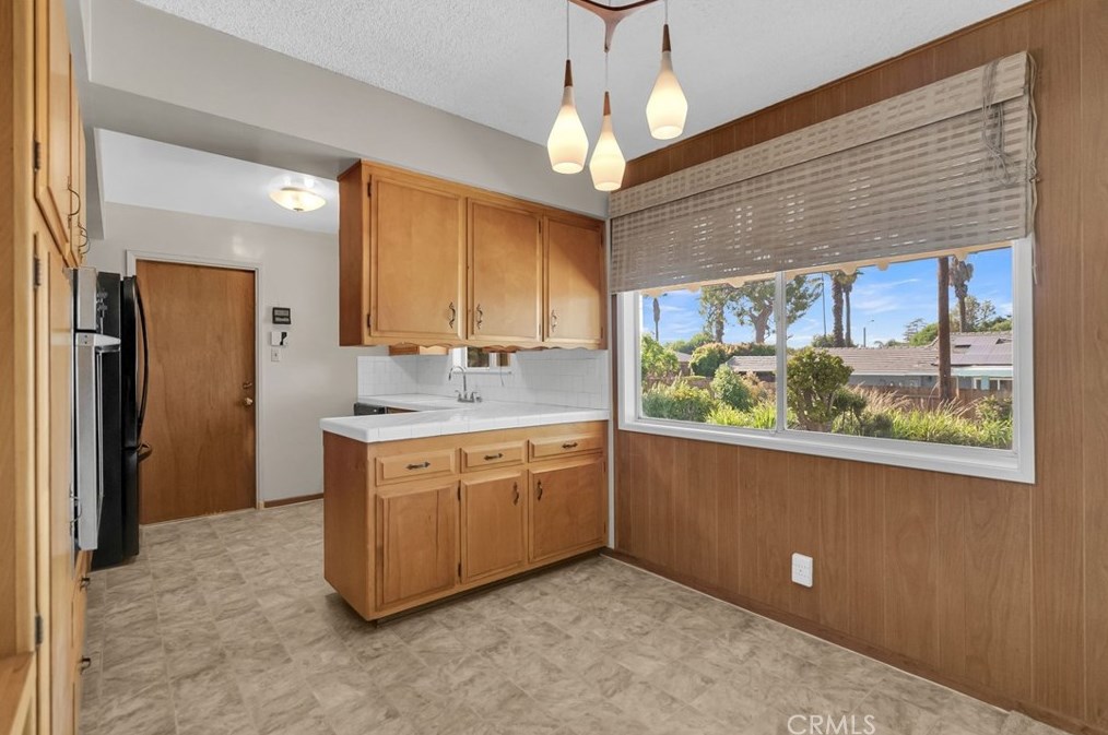 1961 Wetherly Way, Riverside CA 92506-3564 exterior