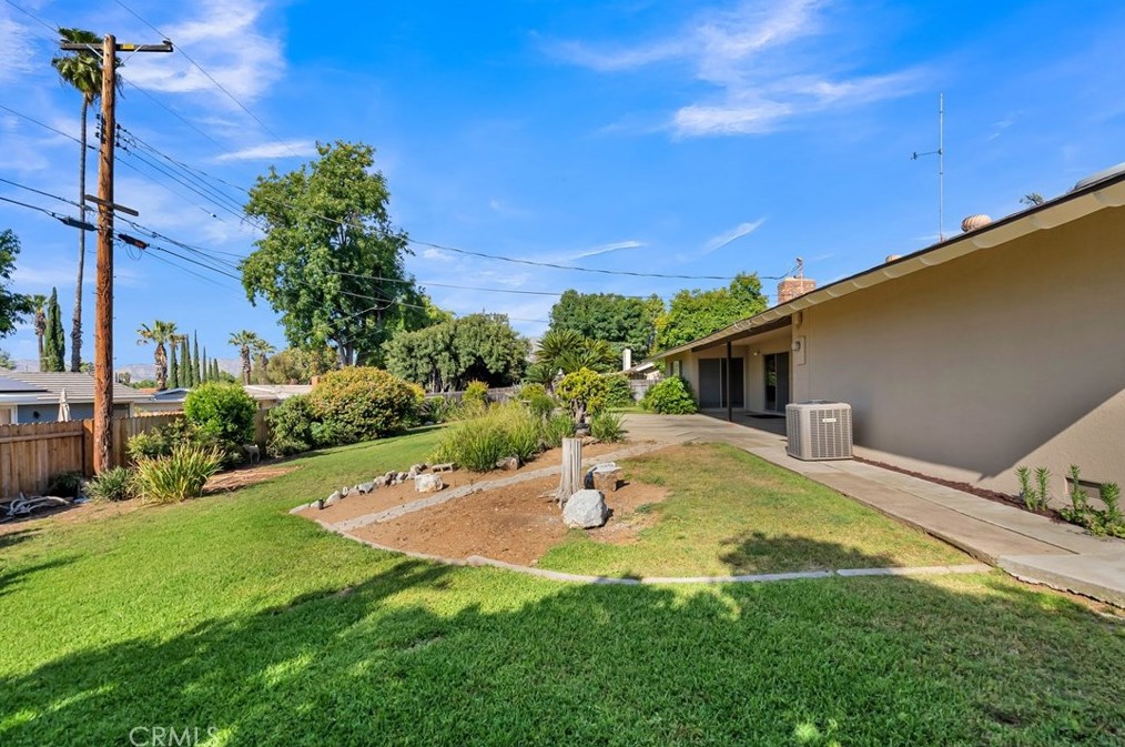 1961 Wetherly Way, Riverside CA 92506-3564 exterior