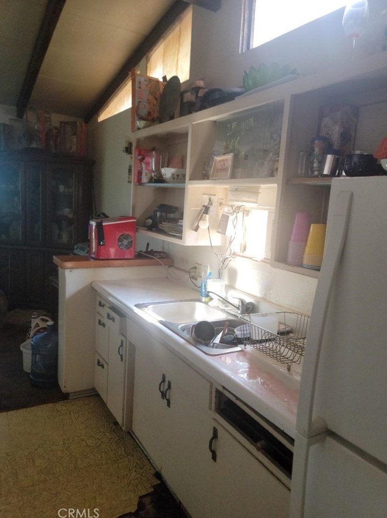 657 E King St, Rialto, CA 92376