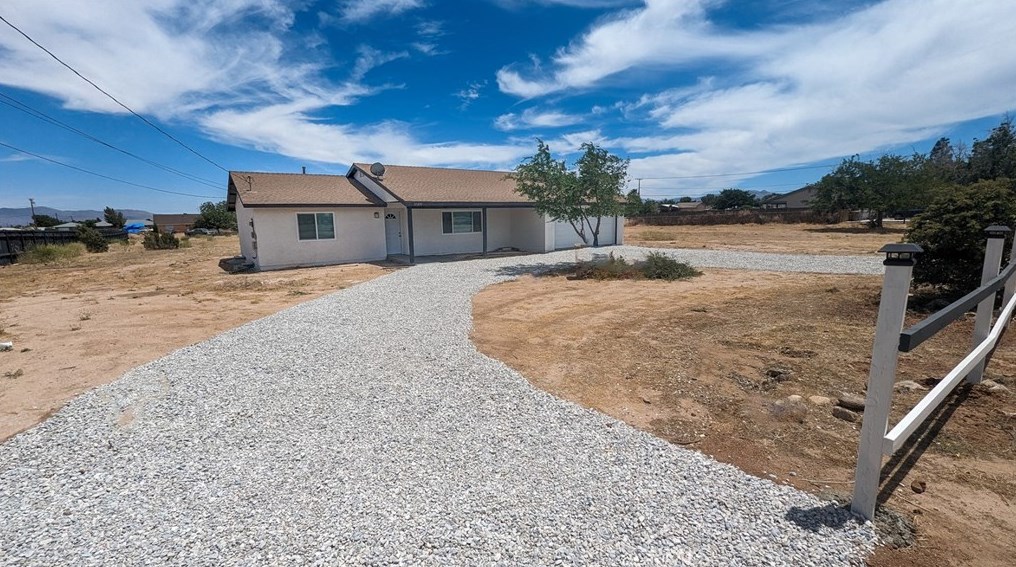 11835 6th Ave, Hesperia, CA 92345